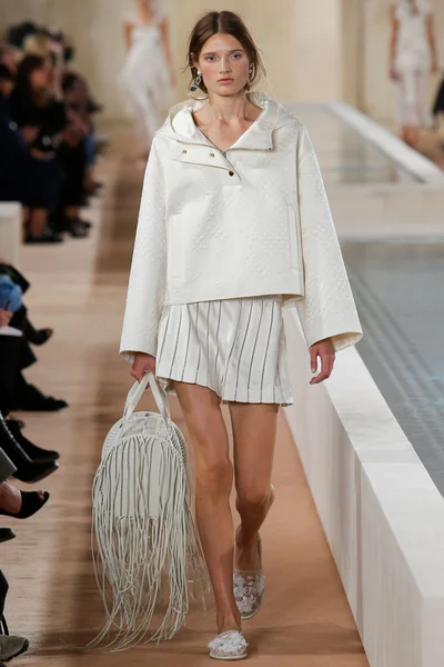 Look 17